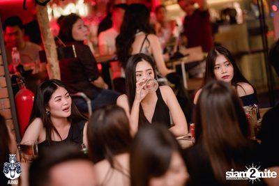 Saturday Night at Ainu Bar — photo 32