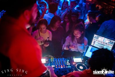 BLING IT กับ Bangkok Invaders ที่ ซิง ซิง เธียเตอร์ — photo 60