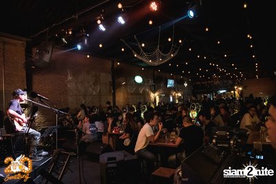 Halloween Night ft. Flure x Scrubb at 20Something Bar — photo 11