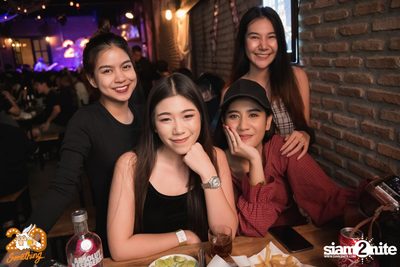 Halloween Night ft. Flure x Scrubb at 20Something Bar — photo 76