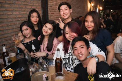 Halloween Night ft. Flure x Scrubb at 20Something Bar — photo 109
