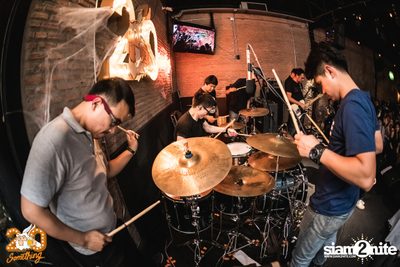 Halloween Night ft. Flure x Scrubb at 20Something Bar — photo 141
