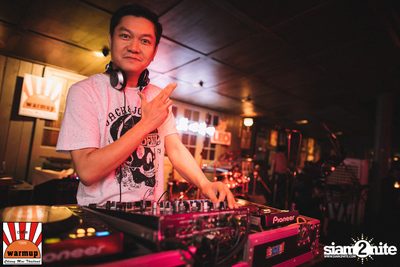 Halloween Night Party กับ Dope Here Here ที่ วอร์ม อัพ คาเฟ่ เชียงใหม่ — photo 54