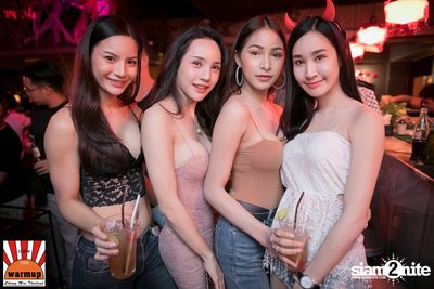 Halloween Night Party กับ Dope Here Here ที่ วอร์ม อัพ คาเฟ่ เชียงใหม่ — photo 174