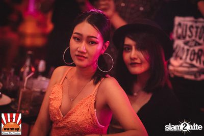 Halloween Night Party กับ Dope Here Here ที่ วอร์ม อัพ คาเฟ่ เชียงใหม่ — photo 199