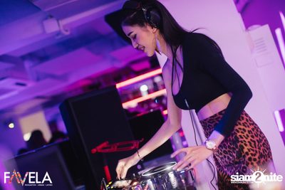 Friday Night at Favela Thonglor — photo 44