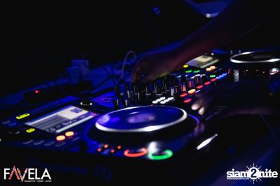 Friday Night at Favela Thonglor — photo 8