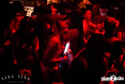 BLING IT กับ Bangkok Invaders ที่ ซิง ซิง เธียเตอร์ — photo 66