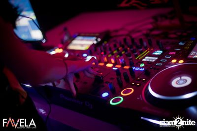 Friday Night at Favela Thonglor — photo 45