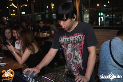 Jetset'er at 20Something Bar — photo 38