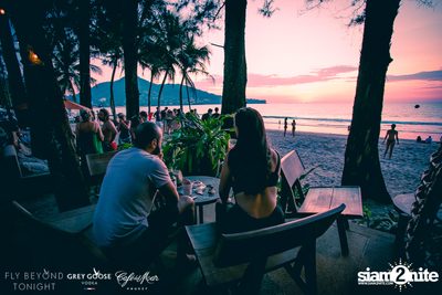 Fly Beyond Tonight กับ 2manydjs ที่ คาเฟ่ เดล มาร์ ภูเก็ต — photo 4