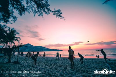 Fly Beyond Tonight กับ 2manydjs ที่ คาเฟ่ เดล มาร์ ภูเก็ต — photo 5