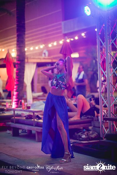 Fly Beyond Tonight กับ 2manydjs ที่ คาเฟ่ เดล มาร์ ภูเก็ต — photo 11