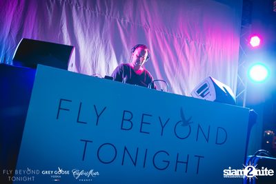 Fly Beyond Tonight กับ 2manydjs ที่ คาเฟ่ เดล มาร์ ภูเก็ต — photo 14
