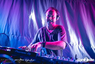 Fly Beyond Tonight กับ 2manydjs ที่ คาเฟ่ เดล มาร์ ภูเก็ต — photo 17