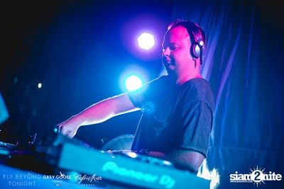 Fly Beyond Tonight กับ 2manydjs ที่ คาเฟ่ เดล มาร์ ภูเก็ต — photo 18