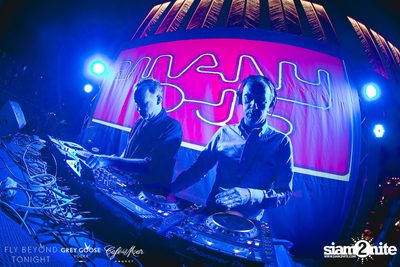 Fly Beyond Tonight กับ 2manydjs ที่ คาเฟ่ เดล มาร์ ภูเก็ต — photo 32