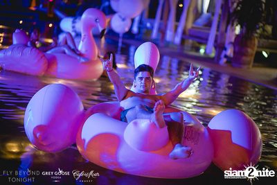 Fly Beyond Tonight กับ 2manydjs ที่ คาเฟ่ เดล มาร์ ภูเก็ต — photo 36