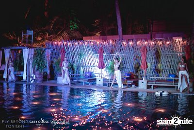 Fly Beyond Tonight กับ 2manydjs ที่ คาเฟ่ เดล มาร์ ภูเก็ต — photo 40