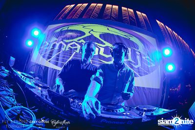 Fly Beyond Tonight กับ 2manydjs ที่ คาเฟ่ เดล มาร์ ภูเก็ต — photo 45