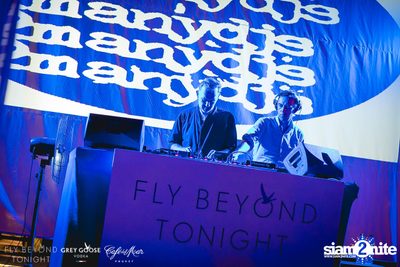 Fly Beyond Tonight กับ 2manydjs ที่ คาเฟ่ เดล มาร์ ภูเก็ต — photo 51