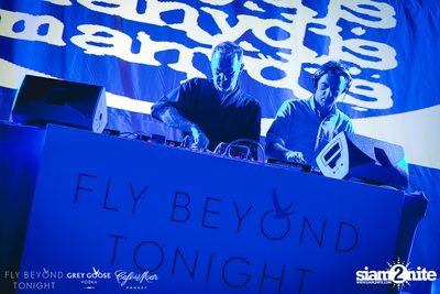 Fly Beyond Tonight กับ 2manydjs ที่ คาเฟ่ เดล มาร์ ภูเก็ต — photo 53