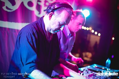 Fly Beyond Tonight กับ 2manydjs ที่ คาเฟ่ เดล มาร์ ภูเก็ต — photo 55