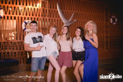 Fly Beyond Tonight กับ 2manydjs ที่ คาเฟ่ เดล มาร์ ภูเก็ต — photo 56