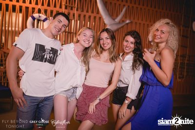 Fly Beyond Tonight กับ 2manydjs ที่ คาเฟ่ เดล มาร์ ภูเก็ต — photo 57