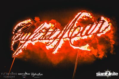 Fly Beyond Tonight กับ 2manydjs ที่ คาเฟ่ เดล มาร์ ภูเก็ต — photo 69