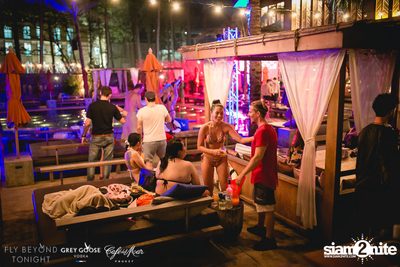 Fly Beyond Tonight กับ 2manydjs ที่ คาเฟ่ เดล มาร์ ภูเก็ต — photo 73