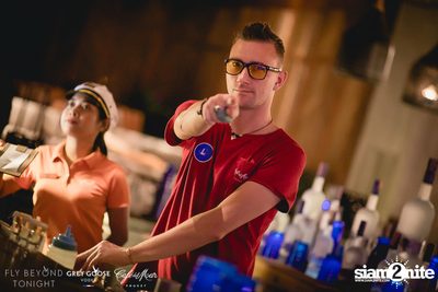 Fly Beyond Tonight กับ 2manydjs ที่ คาเฟ่ เดล มาร์ ภูเก็ต — photo 81