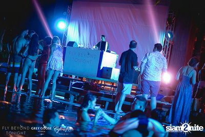 Fly Beyond Tonight กับ 2manydjs ที่ คาเฟ่ เดล มาร์ ภูเก็ต — photo 88