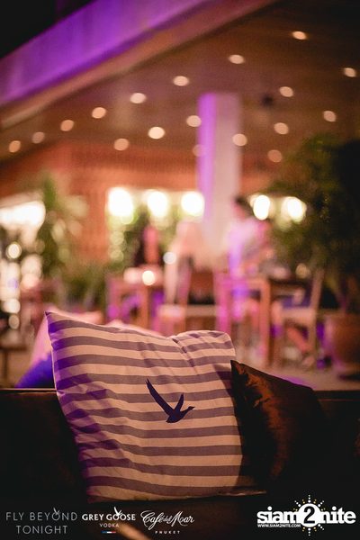 Fly Beyond Tonight กับ 2manydjs ที่ คาเฟ่ เดล มาร์ ภูเก็ต — photo 92