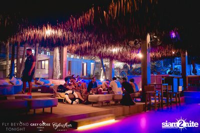 Fly Beyond Tonight กับ 2manydjs ที่ คาเฟ่ เดล มาร์ ภูเก็ต — photo 98