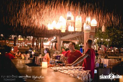 Fly Beyond Tonight กับ 2manydjs ที่ คาเฟ่ เดล มาร์ ภูเก็ต — photo 100