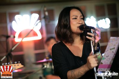 Give Me Five ที่ วอร์ม อัพ คาเฟ่ เชียงใหม่ — photo 1