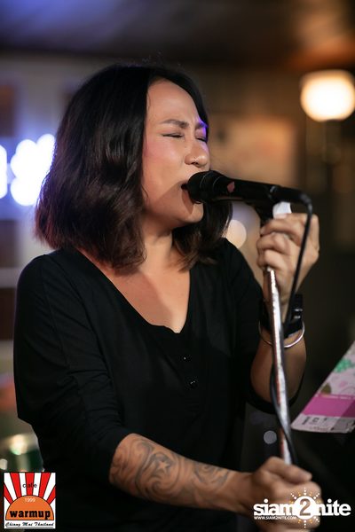 Give Me Five ที่ วอร์ม อัพ คาเฟ่ เชียงใหม่ — photo 2