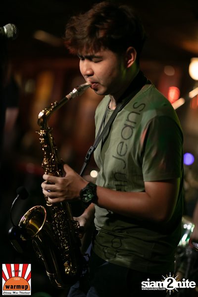 Give Me Five ที่ วอร์ม อัพ คาเฟ่ เชียงใหม่ — photo 4