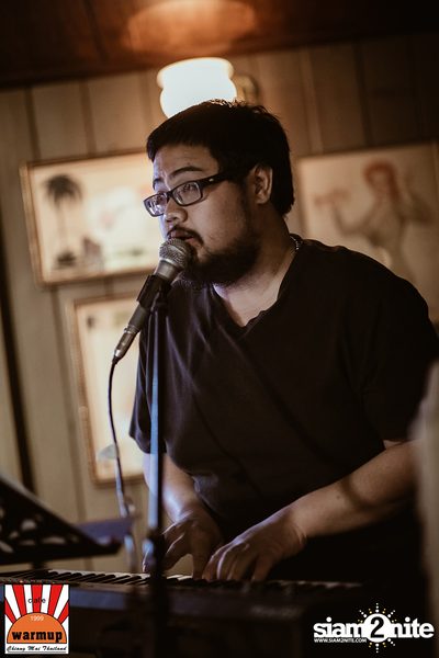 Give Me Five ที่ วอร์ม อัพ คาเฟ่ เชียงใหม่ — photo 21