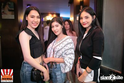 Give Me Five ที่ วอร์ม อัพ คาเฟ่ เชียงใหม่ — photo 31