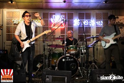 Give Me Five ที่ วอร์ม อัพ คาเฟ่ เชียงใหม่ — photo 37