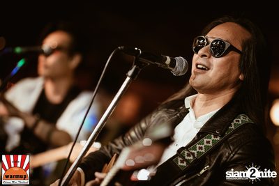Give Me Five ที่ วอร์ม อัพ คาเฟ่ เชียงใหม่ — photo 75