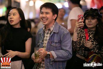 Give Me Five ที่ วอร์ม อัพ คาเฟ่ เชียงใหม่ — photo 82