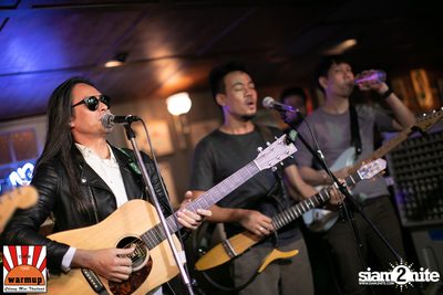 Give Me Five ที่ วอร์ม อัพ คาเฟ่ เชียงใหม่ — photo 91