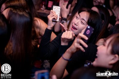 Og-anic x Lazyloxy ที่ บีกิน บาร์ — photo 95