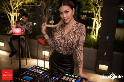 Ladies Night Launch Party ที่ เรดสแควร์ รูฟท็อป บาร์ — photo 15