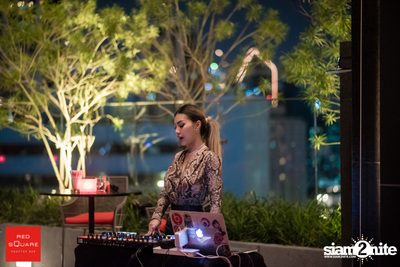 Ladies Night Launch Party ที่ เรดสแควร์ รูฟท็อป บาร์ — photo 31