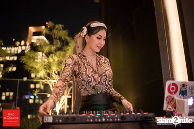 Ladies Night Launch Party ที่ เรดสแควร์ รูฟท็อป บาร์ — photo 35