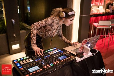 Ladies Night Launch Party ที่ เรดสแควร์ รูฟท็อป บาร์ — photo 37
